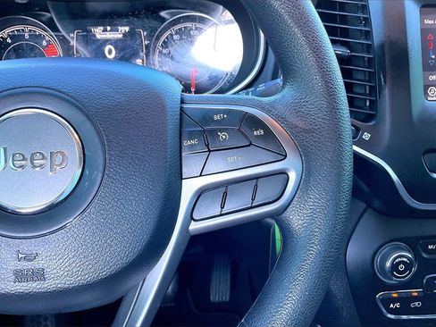 Used 2020 Jeep Cherokee Latitude image 11