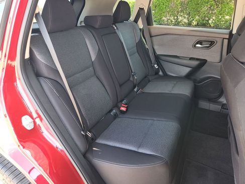 Used 2023 Nissan Rogue SV image 14