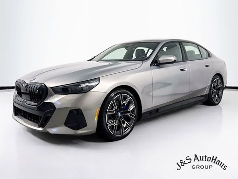 Used 2024 BMW i5 eDrive40i w/ M Sport Package image 3