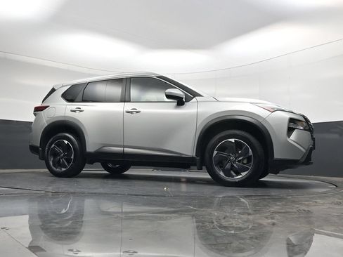 Used 2025 Nissan Rogue SV w/ SV Premium Package FWD image 44