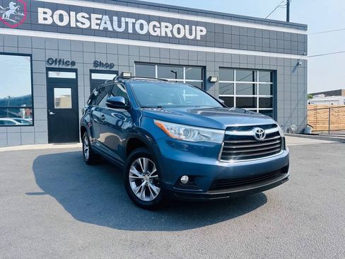 Used 2015 Toyota Highlander Plus FWD image 1