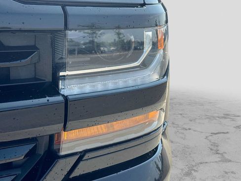 Used 2018 Chevrolet Silverado 1500 LT w/ Midnight Edition AWD/4WD image 10
