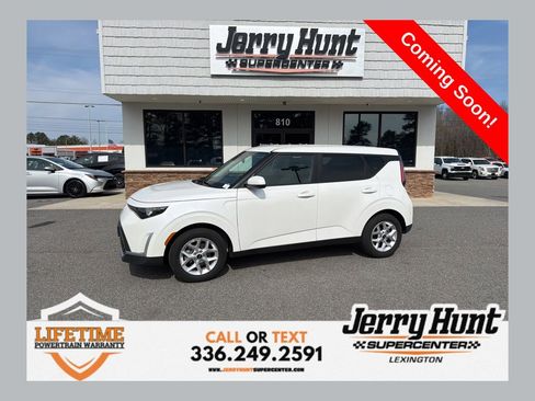 Used 2025 Kia Soul LX image 1
