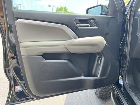 Used 2026 Chevrolet Colorado ZR2 w/ Technology Package AWD/4WD image 19