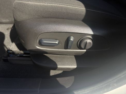 Used 2025 Chevrolet Blazer LT FWD image 22