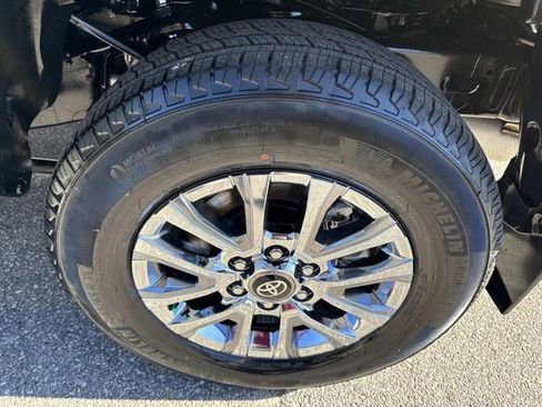 Certified 2025 Toyota Tacoma Limited image 34