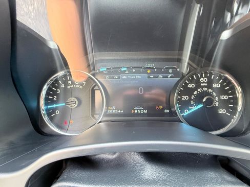 Used 2019 Ford F150 Lariat w/ Equipment Group 502A Luxury AWD/4WD image 15