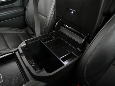 Used 2021 GMC Yukon XL Denali w/ Denali Premium Package AWD/4WD image 36