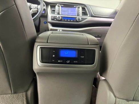 Used 2016 Toyota Highlander XLE image 27
