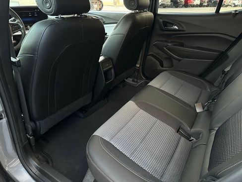 Used 2024 Chevrolet Trax LT w/ LT Convenience Package image 16