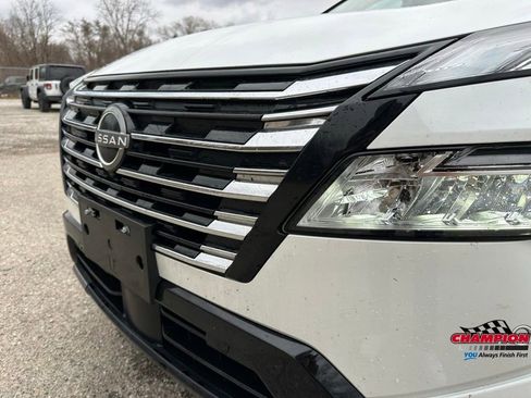 Used 2024 Nissan Rogue Platinum w/ Platinum Premium Package image 11