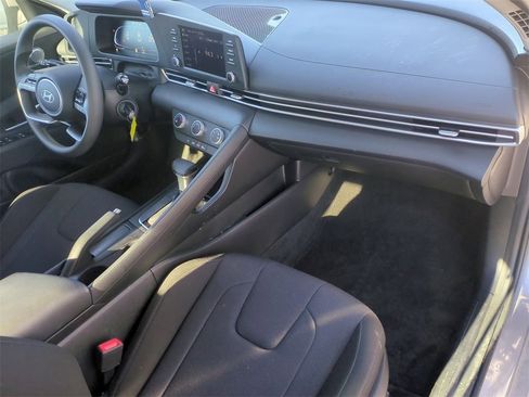 Used 2024 Hyundai Elantra SE image 26
