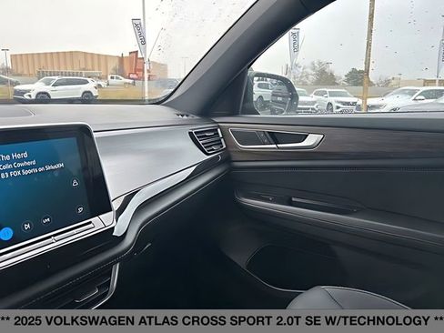 Used 2025 Volkswagen Atlas Cross Sport SE FWD image 29