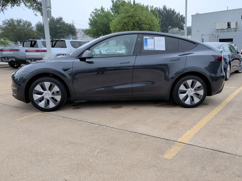 Used 2024 Tesla Model Y 2WD image 7