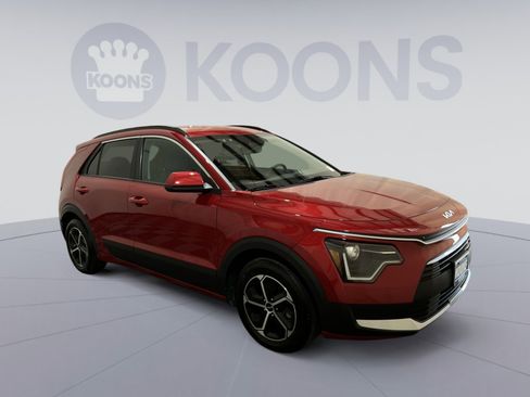 Used 2024 Kia Niro LX FWD image 2