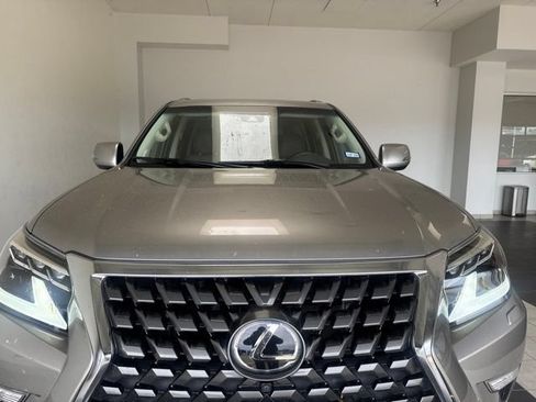 Used 2021 Lexus GX 460 Luxury w/ Accessory Package AWD/4WD image 4