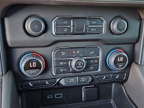 Used 2022 Chevrolet Tahoe Z71 w/ Z71 Off-Road Package image 26