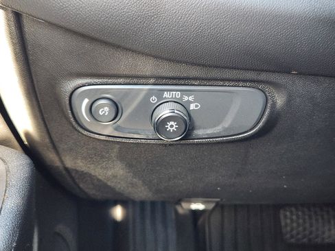 Used 2020 Chevrolet Equinox LS image 22