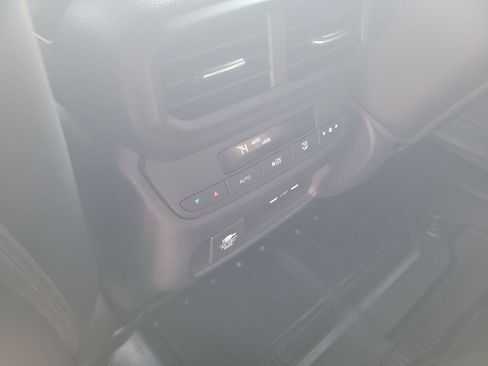 Used 2025 Honda Pilot TrailSport image 27