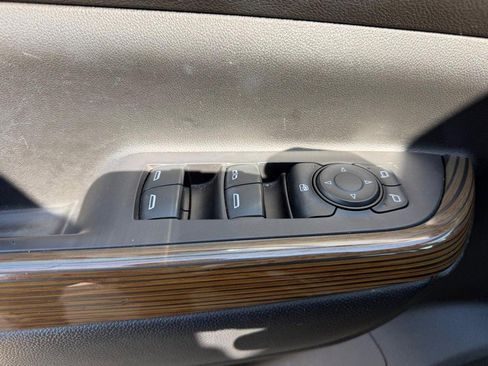 Used 2020 GMC Acadia SLE image 18