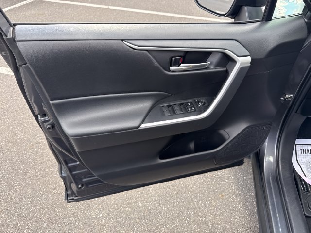 Used 2021 Toyota RAV4 XLE w/ Convenience Package FWD image 24