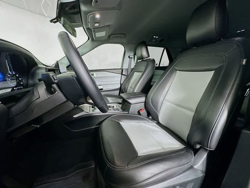 Certified 2022 Ford Explorer XLT w/ Equipment Group 202A image 12