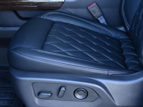 Used 2025 GMC Sierra 1500 Elevation image 30