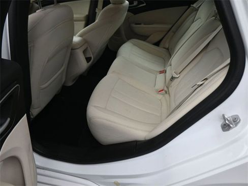 Used 2016 Chrysler 200 Limited image 16