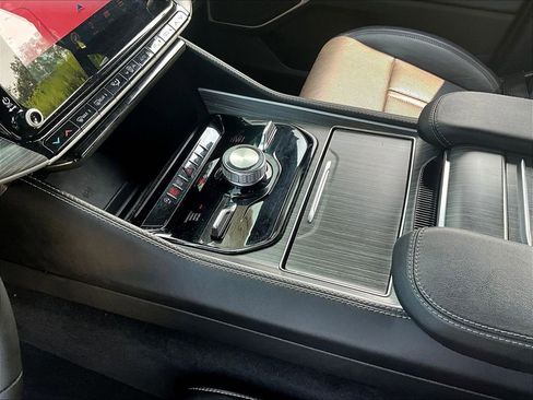 Used 2024 Jeep Wagoneer Series III image 14