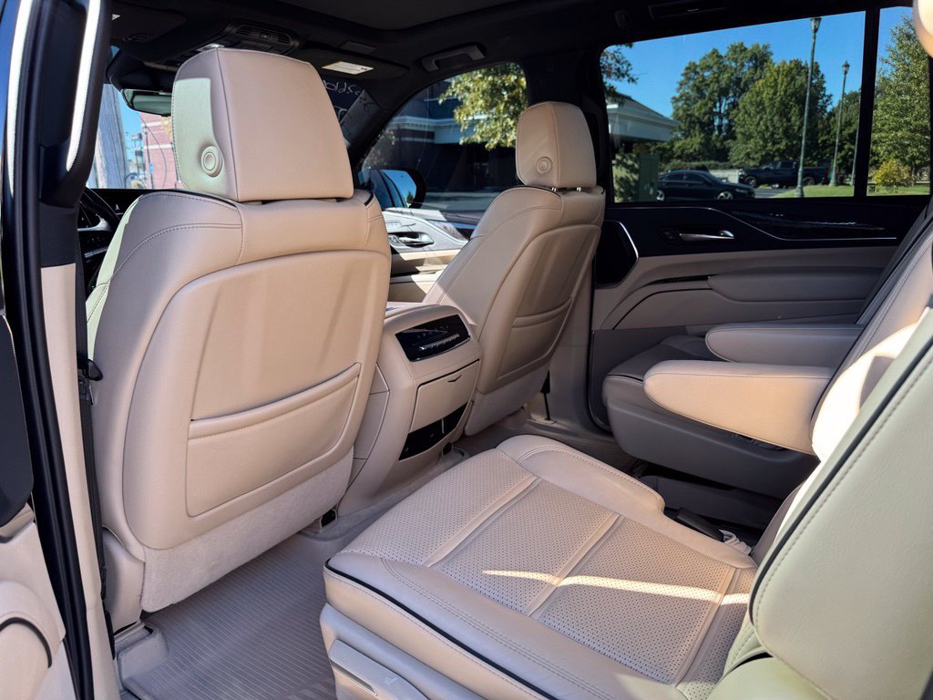 Certified 2022 Cadillac Escalade ESV Premium Luxury w/ Performance Package AWD/4WD image 12