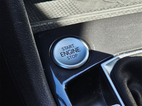 Used 2024 Volkswagen Tiguan SE w/ Panoramic Sunroof Package image 27