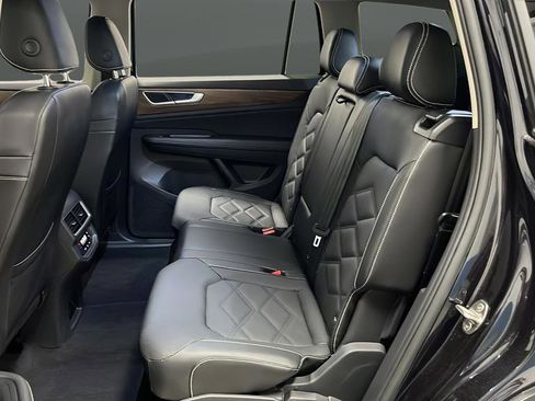 Used 2024 Volkswagen Atlas SE FWD image 23