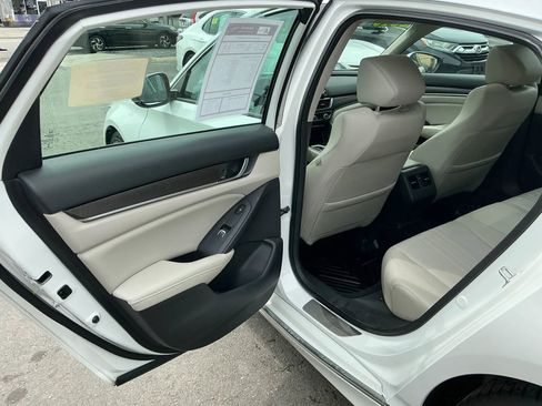 Used 2018 Honda Accord Touring image 15