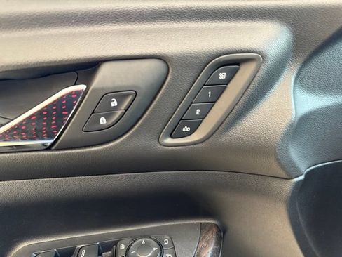 Used 2023 GMC Acadia Denali w/ Denali Technology Package AWD/4WD image 12