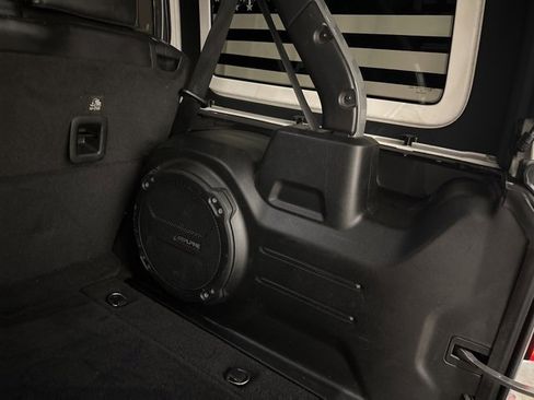 Used 2019 Jeep Wrangler Unlimited Sahara image 37
