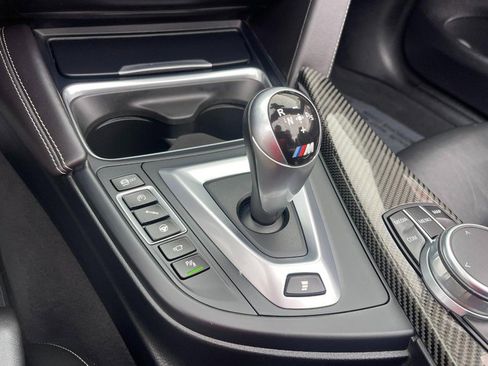Used 2018 BMW M4 Convertible image 30