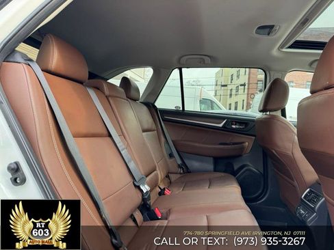 Used 2018 Subaru Outback 3.6R Touring image 12