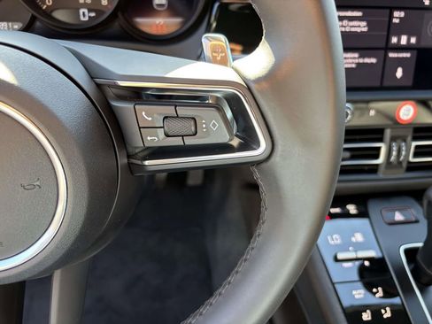 Certified 2025 Porsche Macan image 28