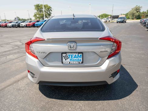 Used 2017 Honda Civic Touring image 5