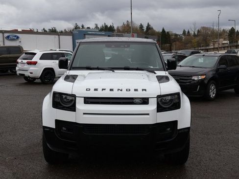 Used 2025 Land Rover Defender 110 X-Dynamic SE image 2