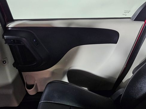 Used 2019 Dodge Grand Caravan SXT image 30