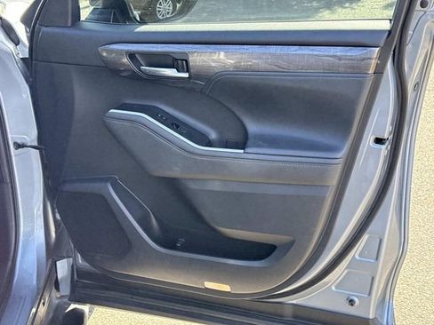 Used 2021 Toyota Highlander Platinum image 8
