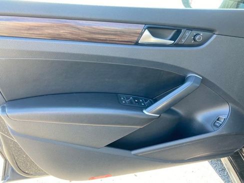 Used 2022 Volkswagen Passat 2.0T image 16