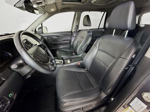 Used 2021 Honda Pilot Touring image 5