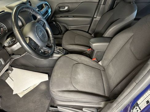 Used 2018 Jeep Renegade Altitude w/ UConnect 8.4 Nav Group AWD/4WD image 19