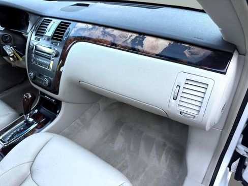 Used 2011 Cadillac DTS Luxury image 33