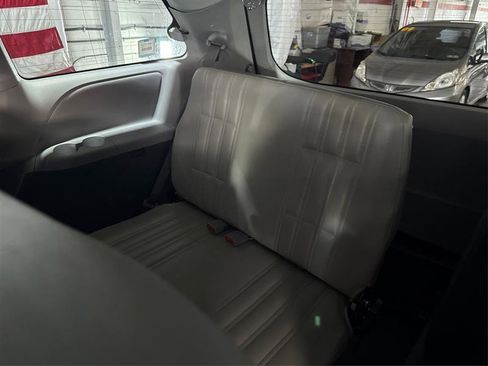 Used 2020 Toyota Sienna L FWD image 28