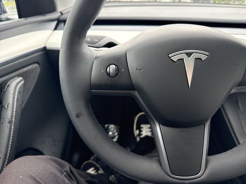 Used 2023 Tesla Model Y Long Range AWD/4WD image 18