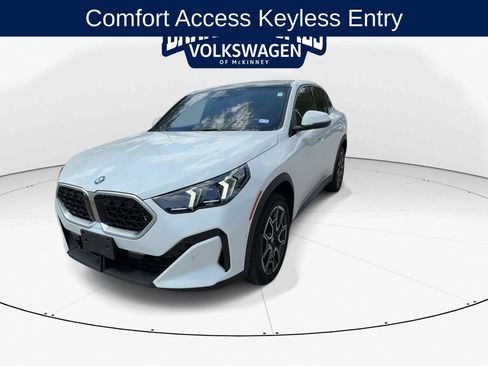 Used 2025 BMW X2 xDrive28i AWD/4WD image 3