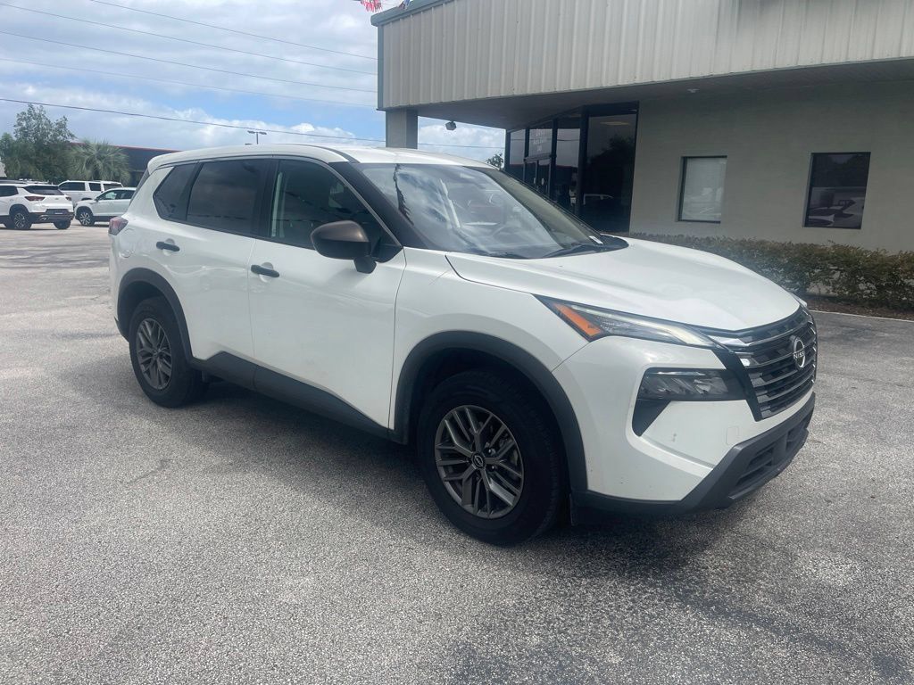 Used 2024 Nissan Rogue S FWD image 2